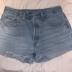 501 High Waisted Levi Shorts